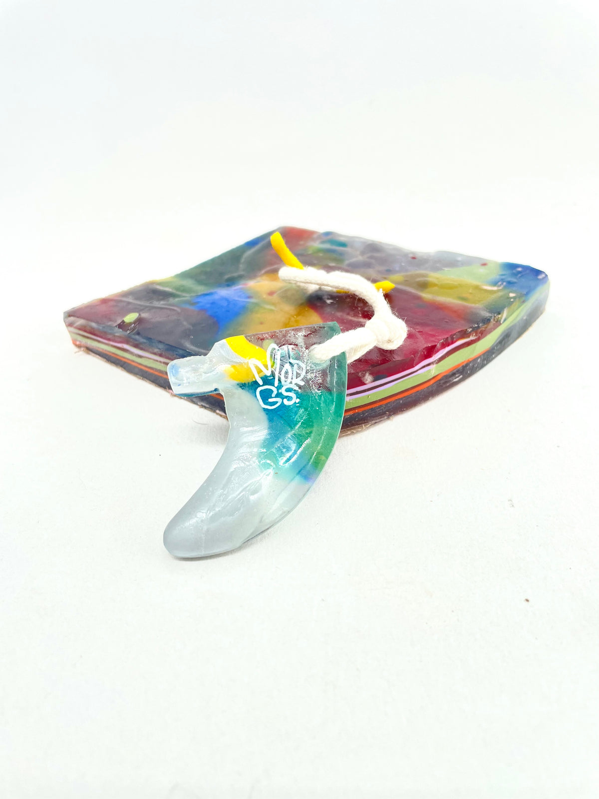 Resin Rad fin, yellow spot Keyring