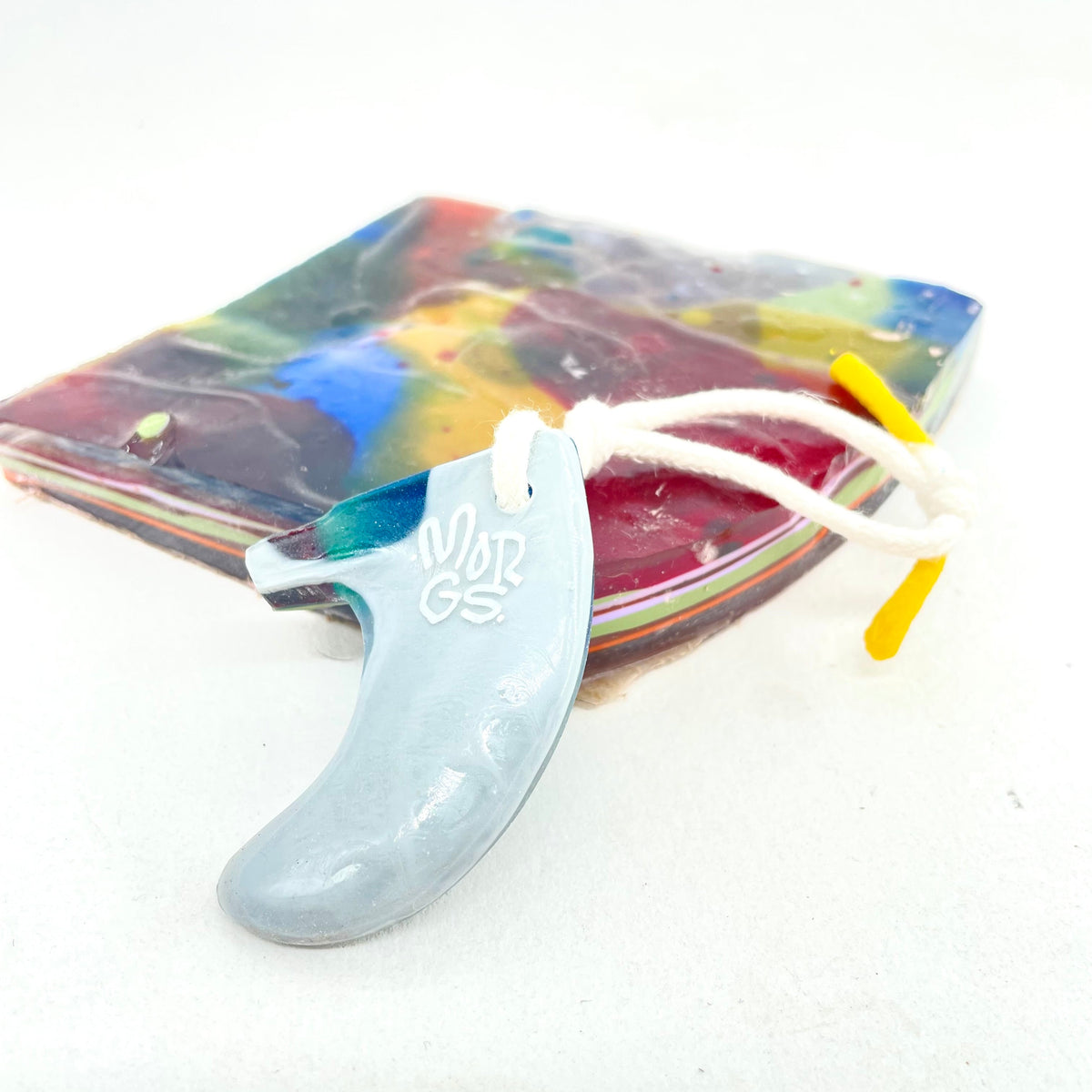 Resin Rad fin, khaki spot Keyring