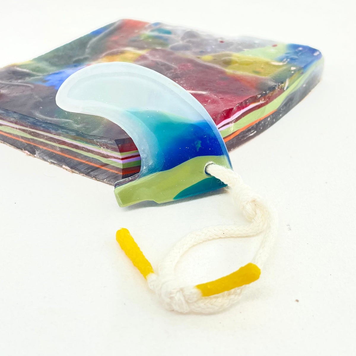 Resin Rad fin, khaki spot Keyring