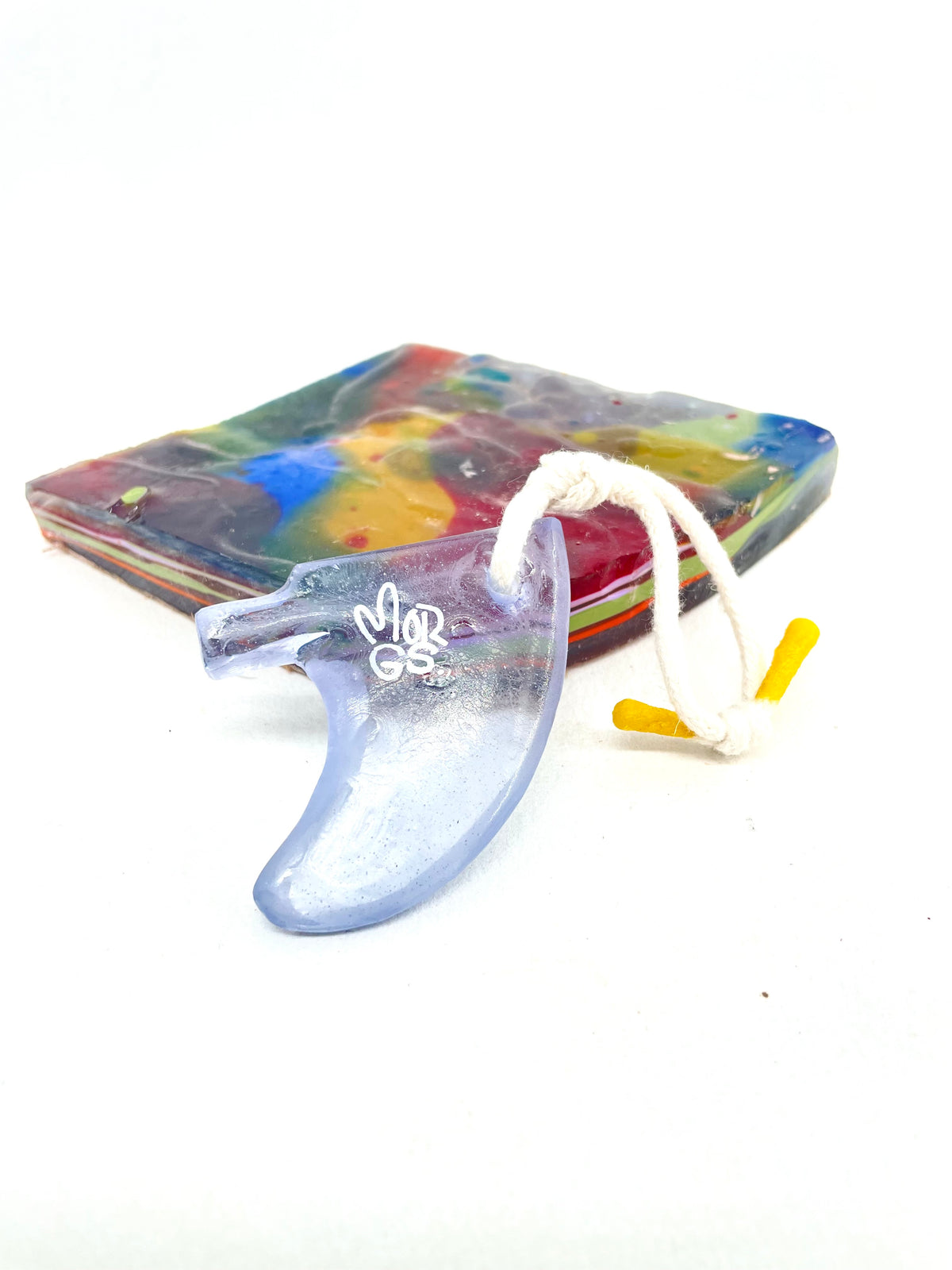 Resin Rad fin clear Keyring