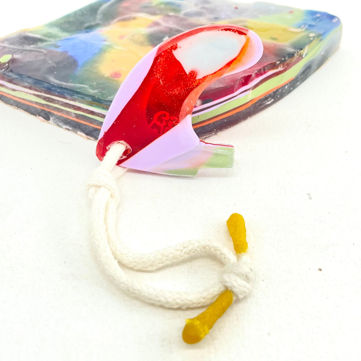 Resin Rad fin, purp & red Keyring