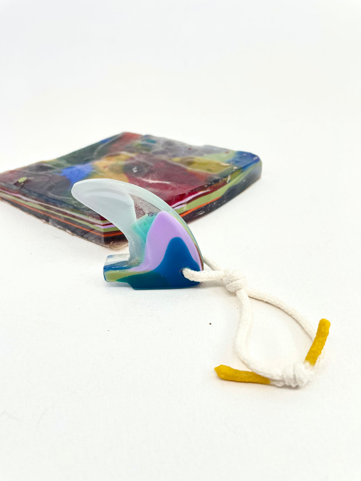 Resin Rad fin, yellow spot Keyring